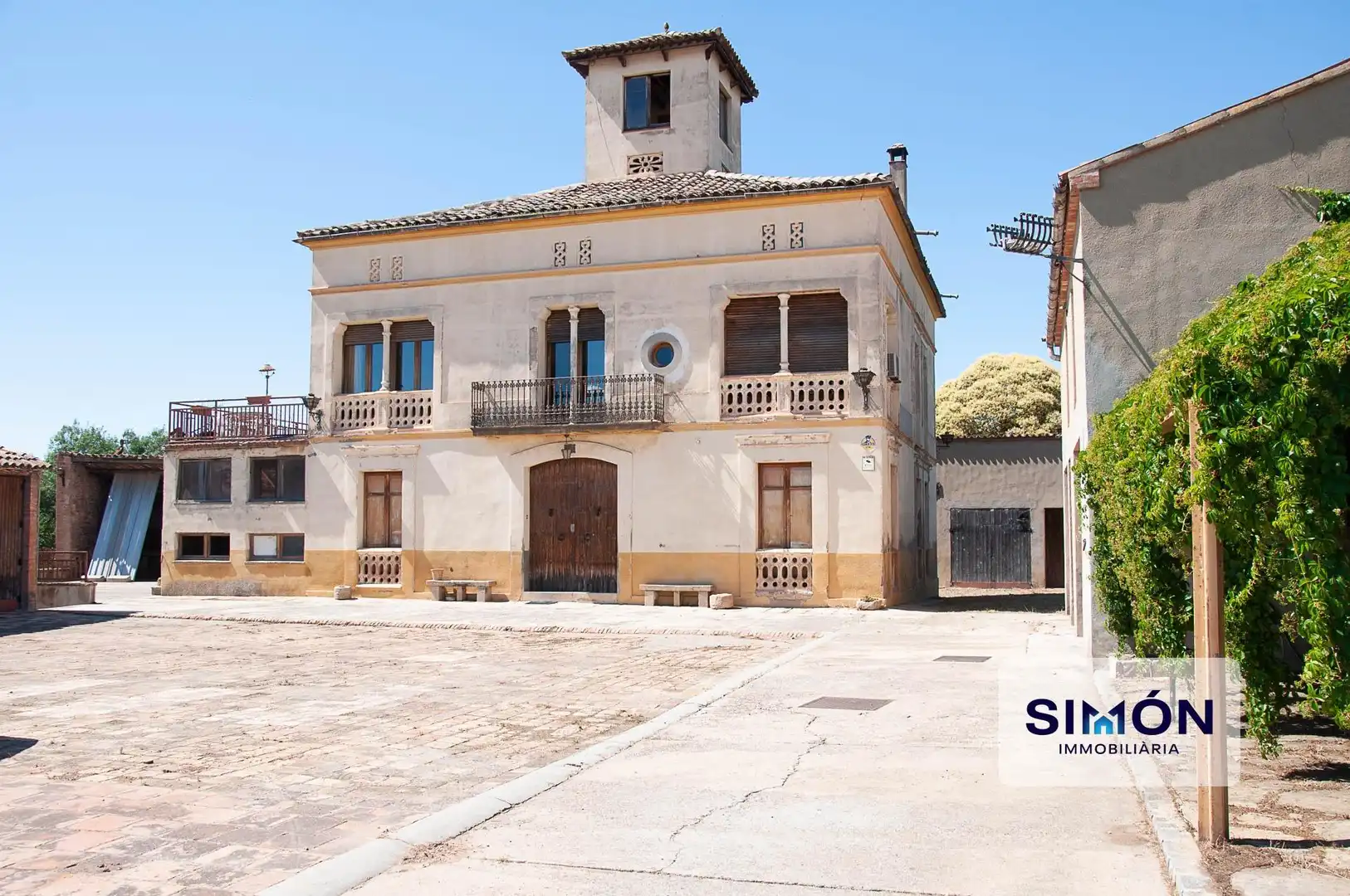 Vista exterior de Finca rústica en venda en Manresa amb Jardí privat, Terrassa i Traster
