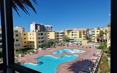 Swimming pool of Flat for sale in San Bartolomé de Tirajana