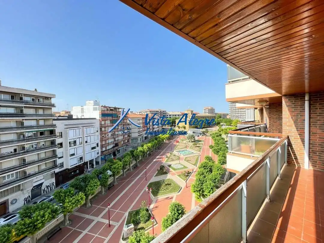 Vista exterior de Piso en venta en Haro con Calefacción, Terraza y Trastero