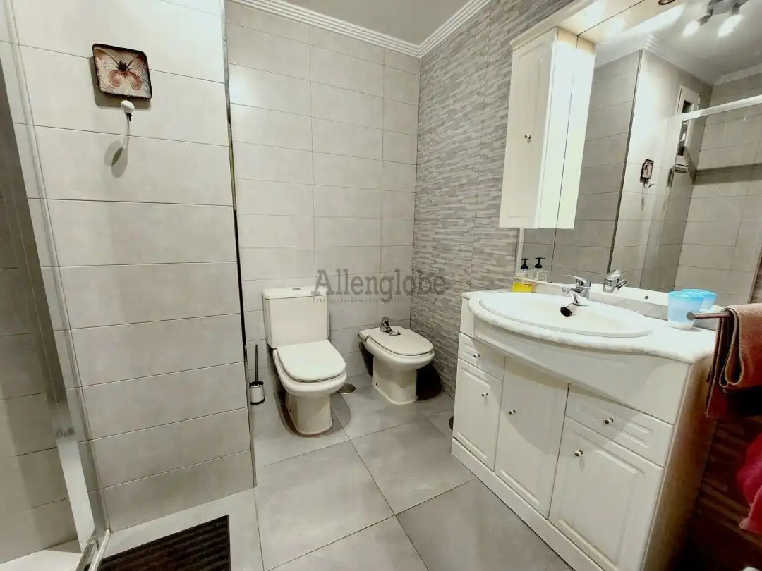 Bathroom of Flat for rent in Oviedo   with Heating and Terrace