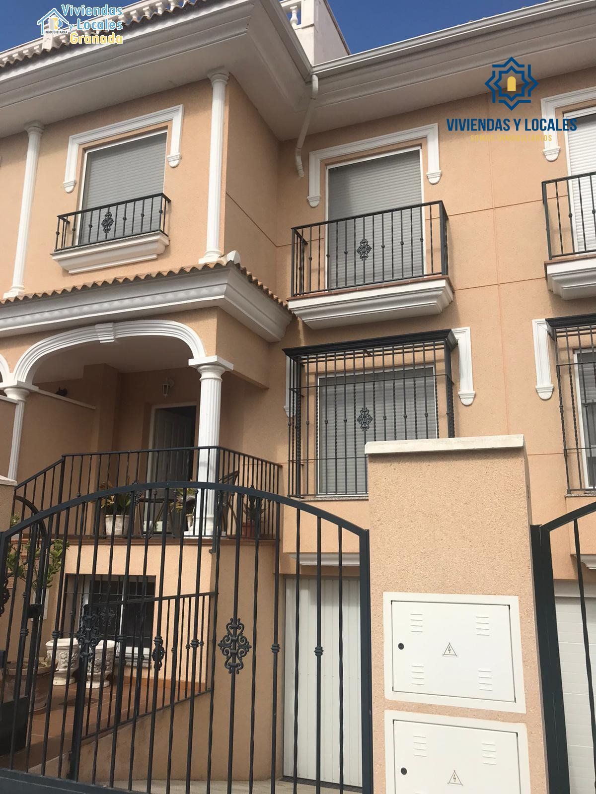 Vista exterior de Casa o xalet de lloguer en Vegas del Genil amb Calefacció, Terrassa i Piscina