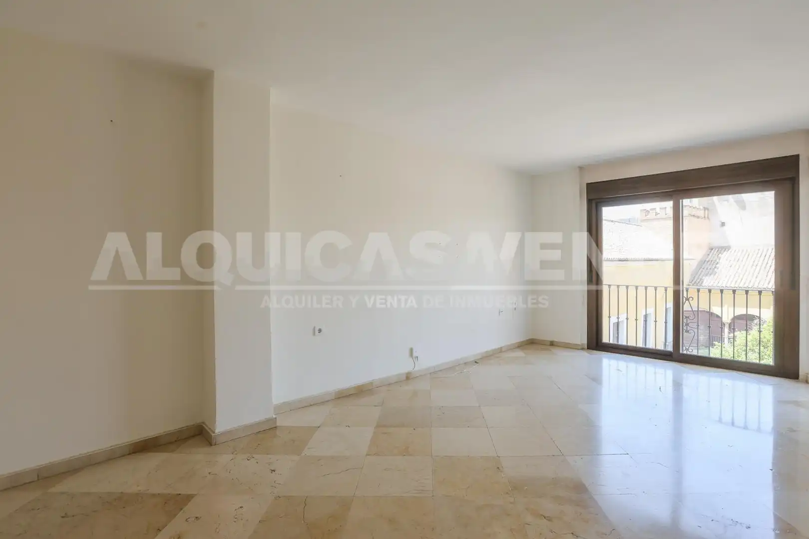 Sala d'estar de Pis en venda en Sevilla amb Aire condicionat, Calefacció i Jardí privat