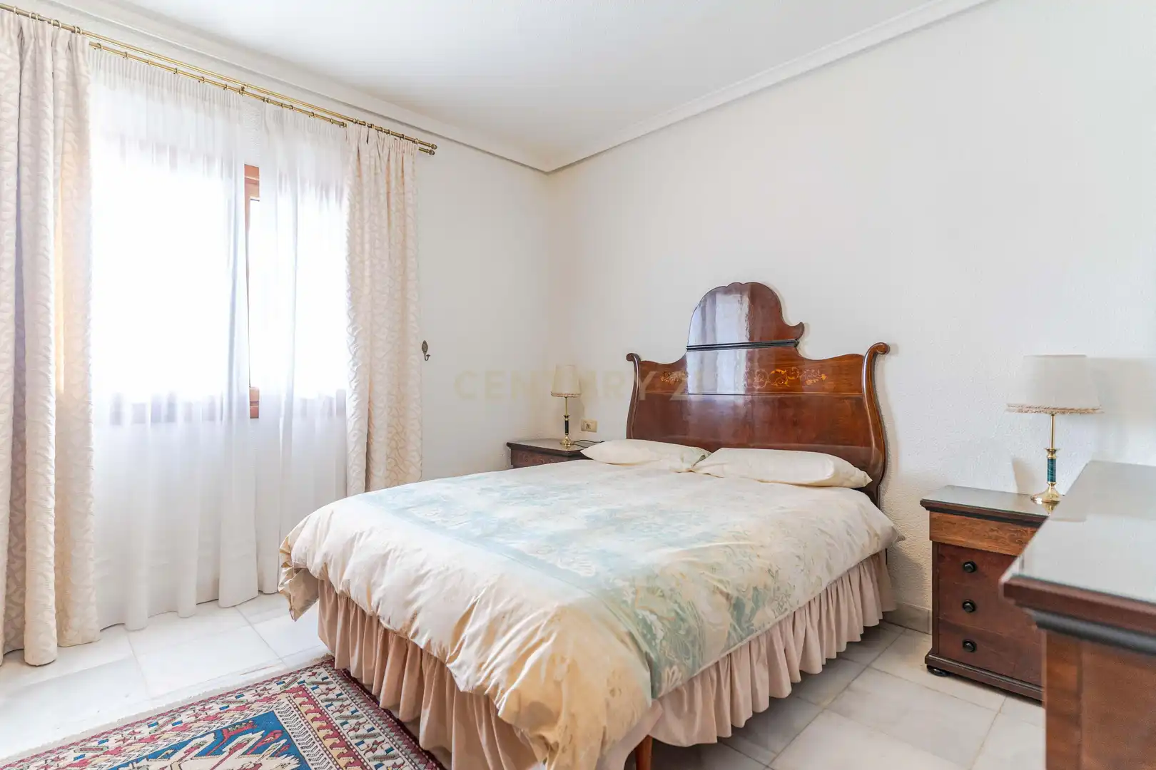 Habitación de Dúplex en venta en Granada con Aire acondicionado, Jardín privado y Trastero