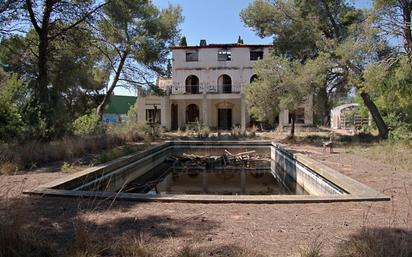 Exterior view of Country house for sale in Vilanova i la Geltrú  with Terrace, Swimming Pool and Balcony