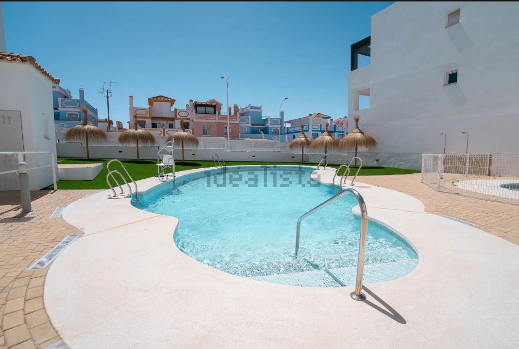 Piscina de Apartament de lloguer en Pulpí amb Aire condicionat, Calefacció i Terrassa