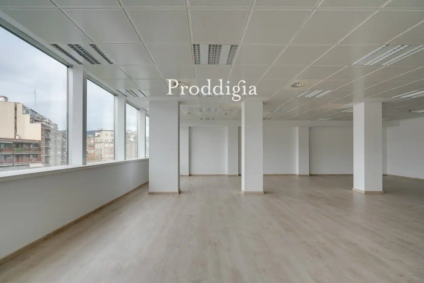 Büro zur Miete in  Barcelona Capital mit Klimaanlage, Heizung und Alarm