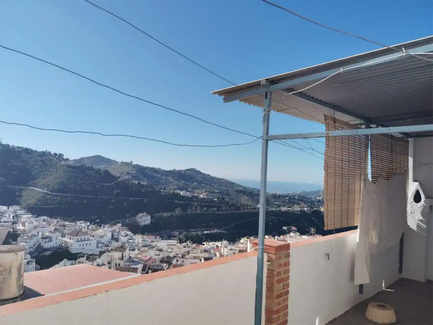 Vista exterior de Casa adosada en venta en Cómpeta con Balcón