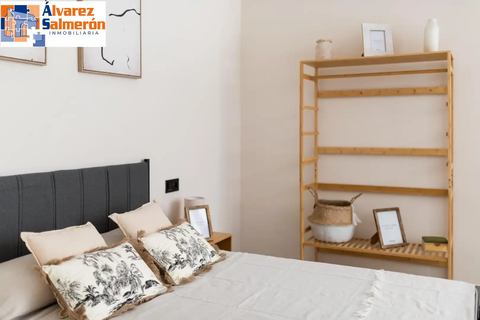 Bedroom of Study for sale in Granada  with Air Conditioner, Heating and Furnished
