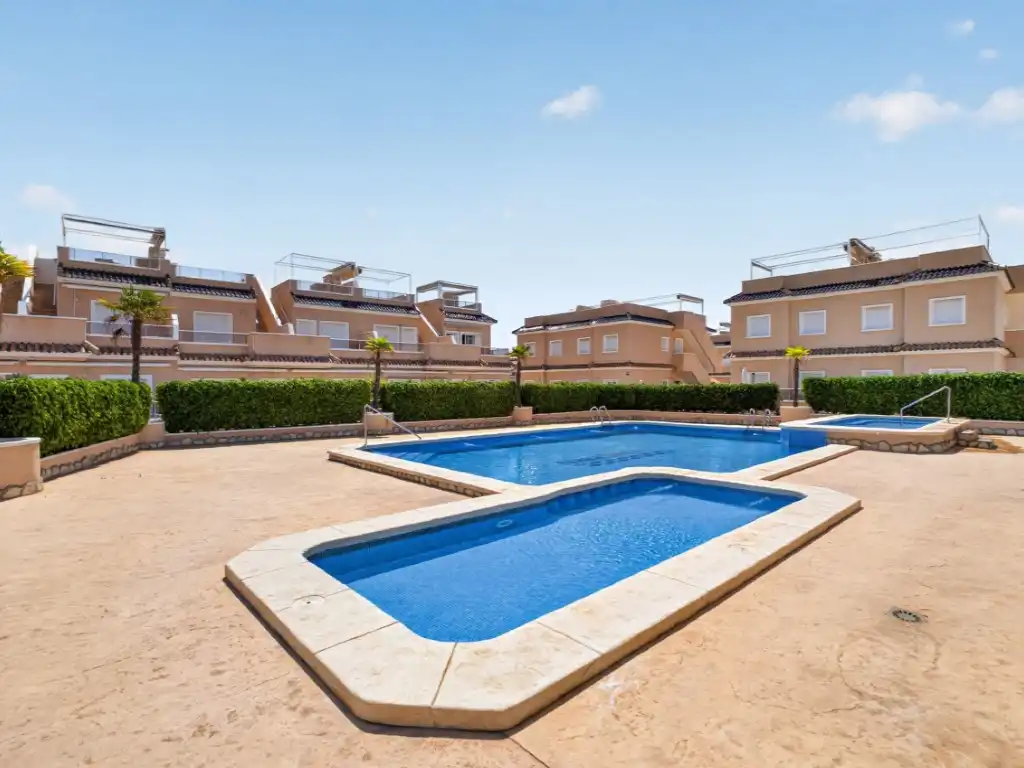 Piscina de Casa adosada en venta en Orihuela con Aire acondicionado, Jardín privado y Terraza