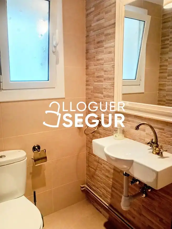 Baño de Piso de alquiler en Piera con Aire acondicionado, Calefacción y Terraza