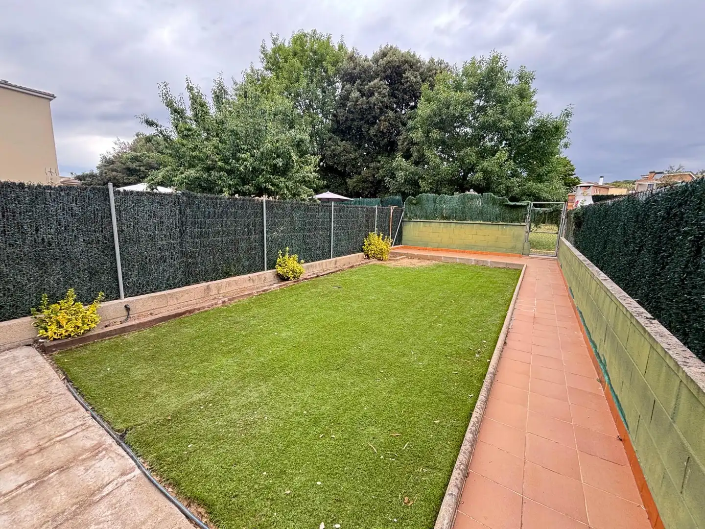 Adosado con jardín en venta en Taialà - Germans Sabat