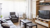 Living room of Flat to rent in  Madrid Capital  with Air Conditioner, Heating and Balcony