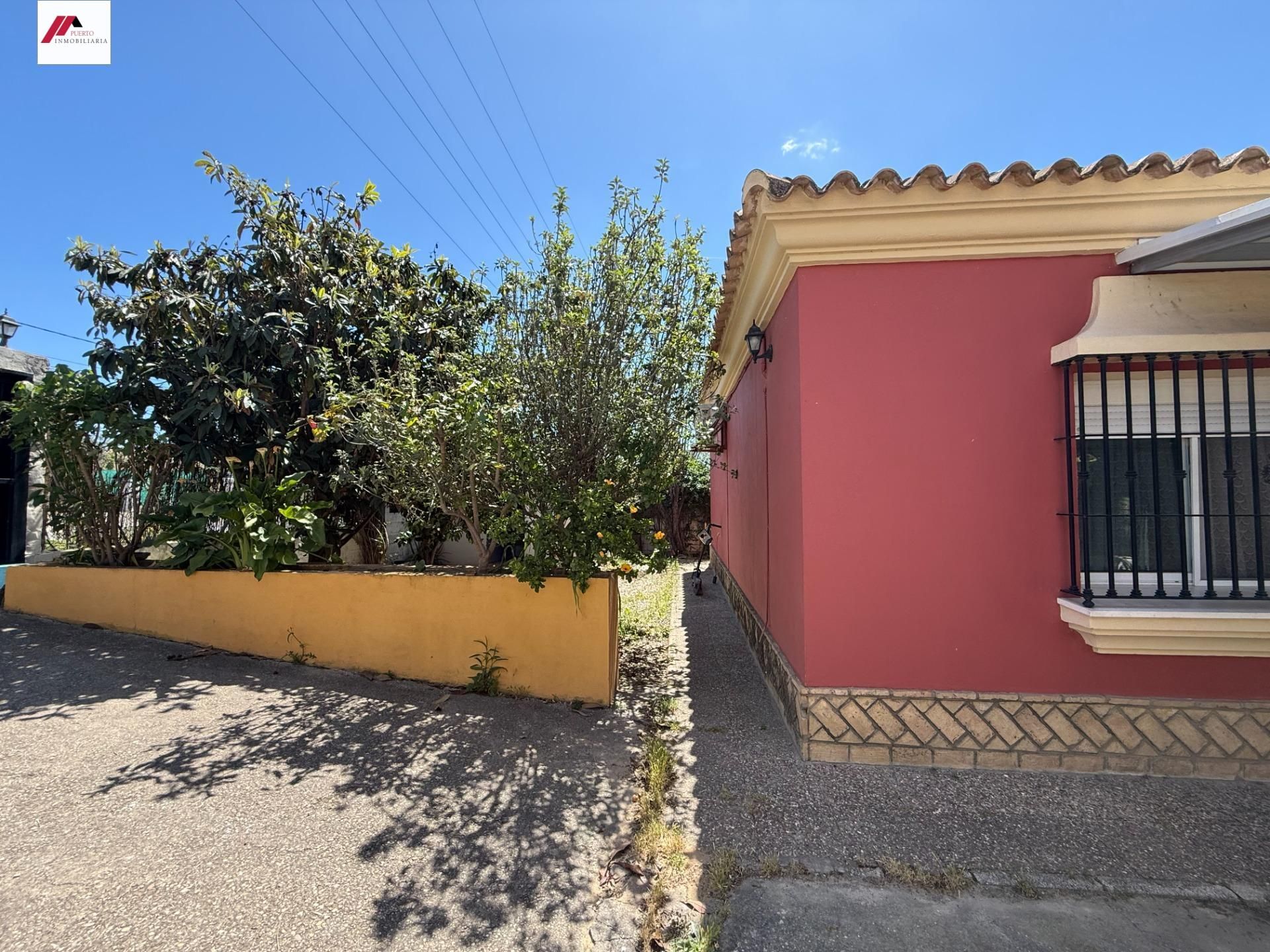 Exterior view of House or chalet for sale in El Puerto de Santa María  with Private garden and Storage room