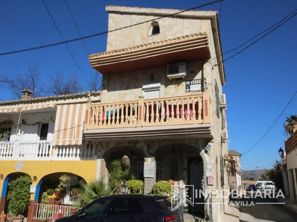 Vista exterior de Casa o xalet en venda en Alhaurín de la Torre amb Aire condicionat, Moblat i Rentadora