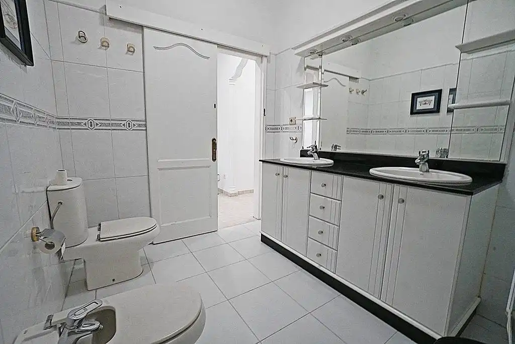 Baño de Piso de alquiler en Las Palmas de Gran Canaria con Aire acondicionado, Amueblado y Balcón