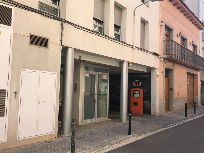 Vista exterior de Garatge en venda en Vilanova i la Geltrú