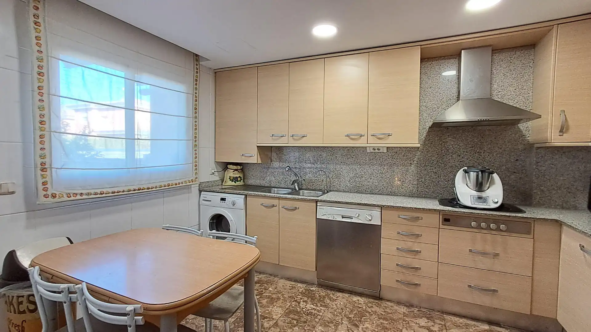 Adosado con terraza en venta en Carrer Belgrad, imagen 3