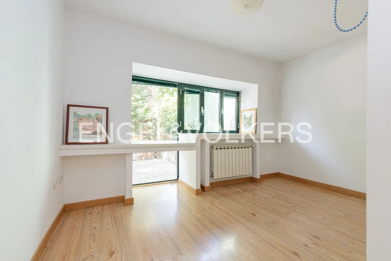 Sala d'estar de Casa o xalet en venda en Hoyo de Manzanares amb Calefacció, Jardí privat i Terrassa