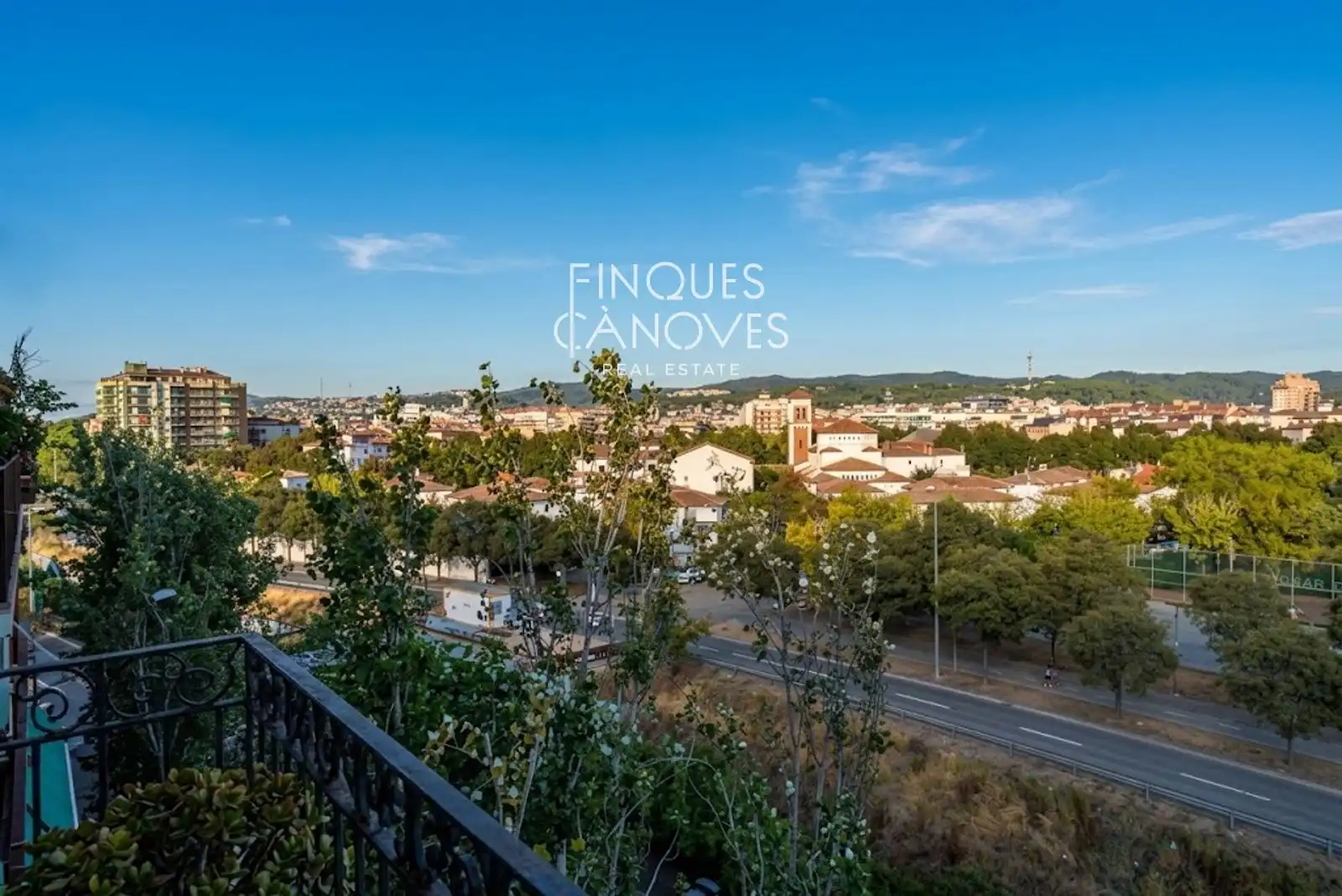 Außenansicht von Dachboden zum Verkauf in Girona mit Heizung, Terrasse und Abstellraum