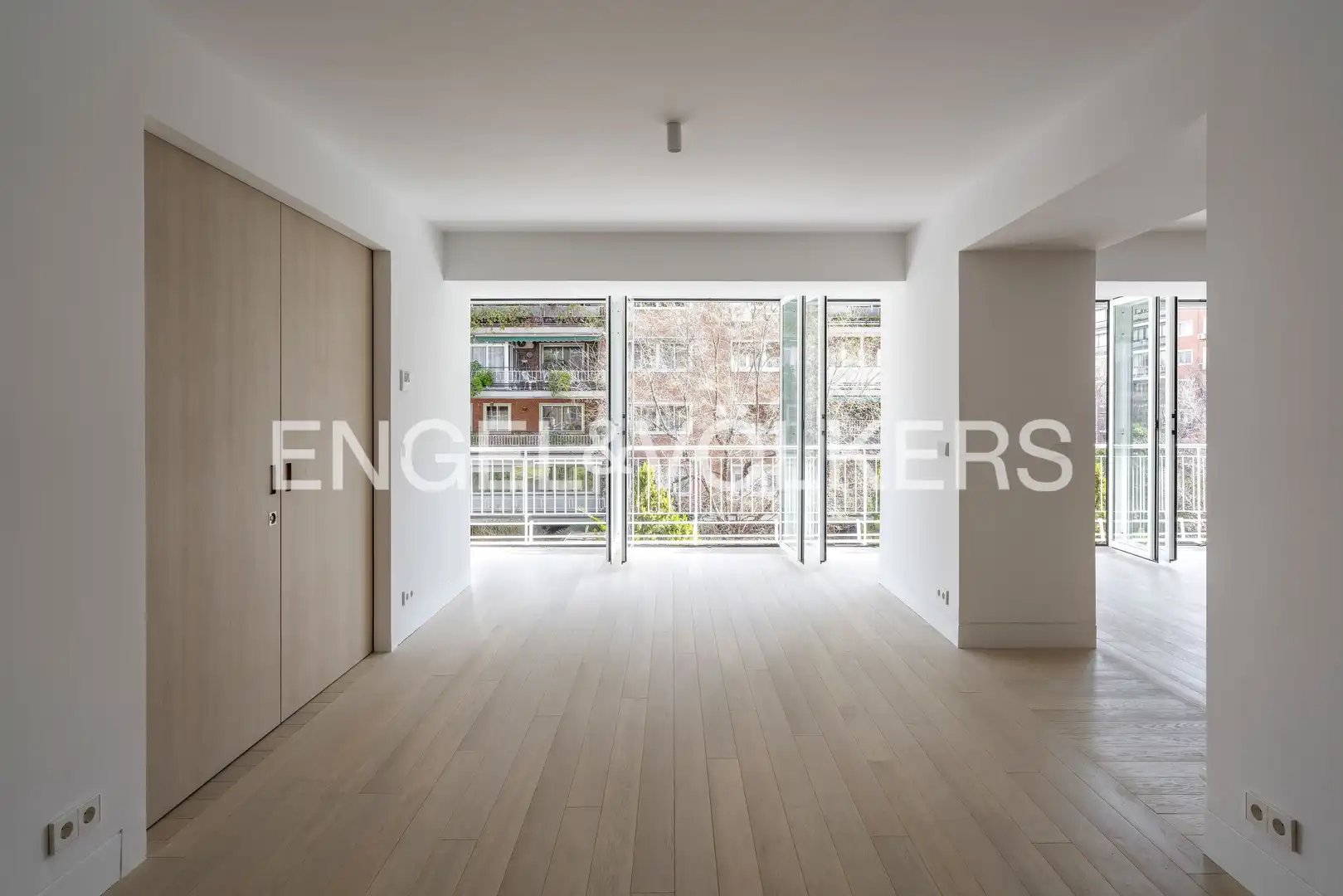 Außenansicht von Wohnung zum Verkauf in Madrid mit Klimaanlage, Heizung und Abstellraum