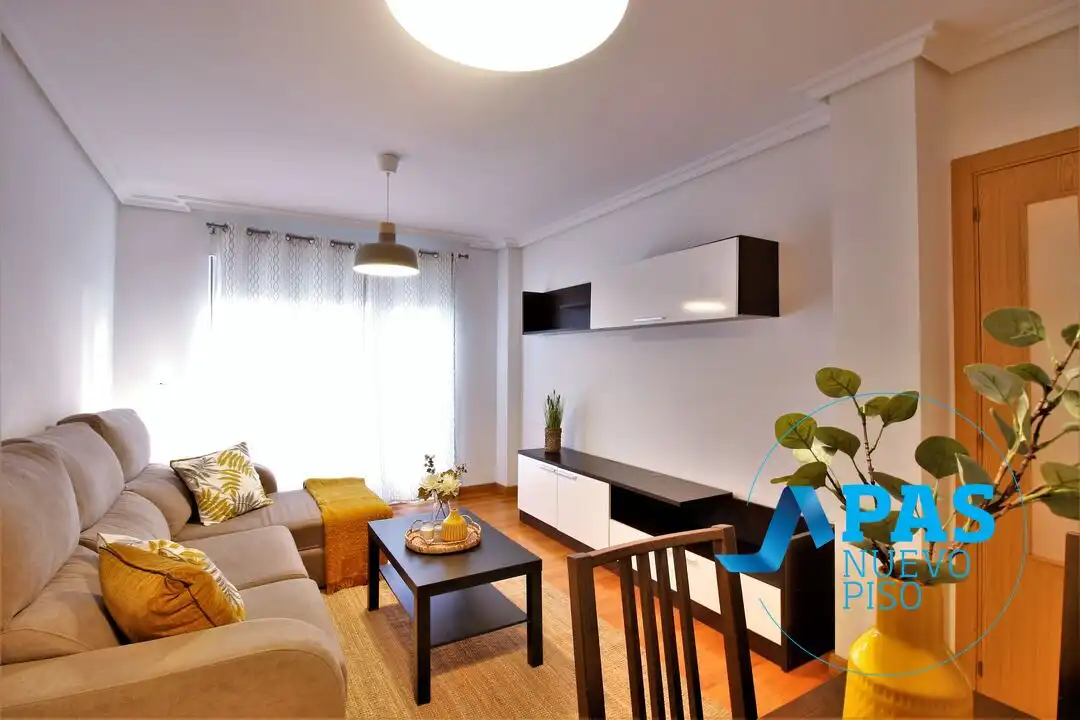 Sala de estar de Piso de alquiler en Piélagos con Calefacción, Jardín privado y Parquet