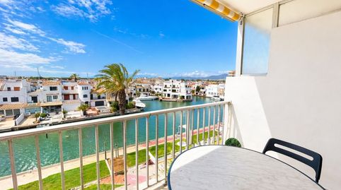 Bonito estudio en venta en Empuriabrava, ubicado en la Marina, a pocos minutos del centro y de la playa, con todos los servicios a