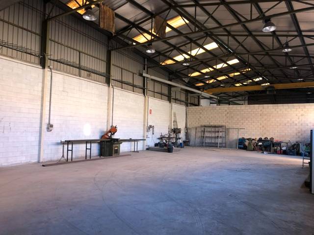 Nave industrial en Venta en Carrer del Pou en Benirredrà