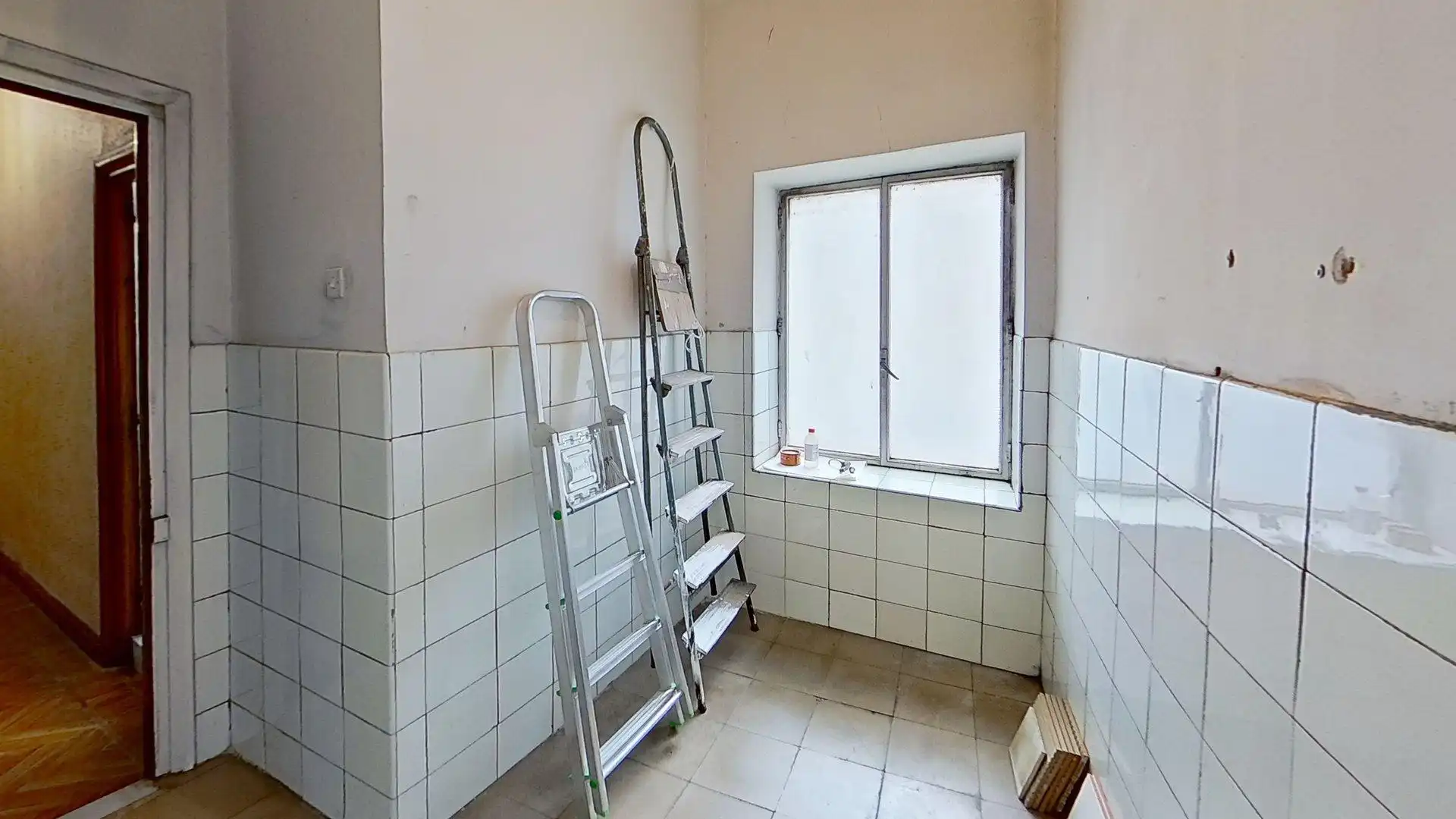 Baño de Piso en venta en Oviedo  con Calefacción