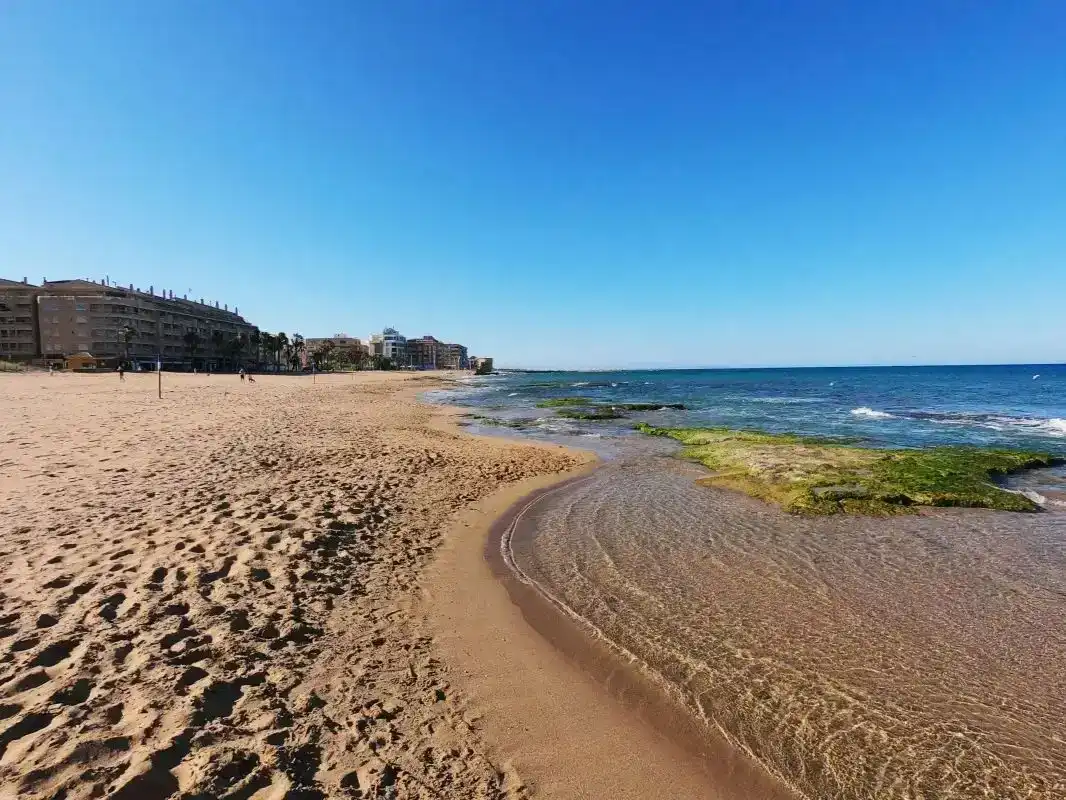 Außenansicht von Wohnung zur Miete in Torrevieja mit Klimaanlage und Schwimmbad