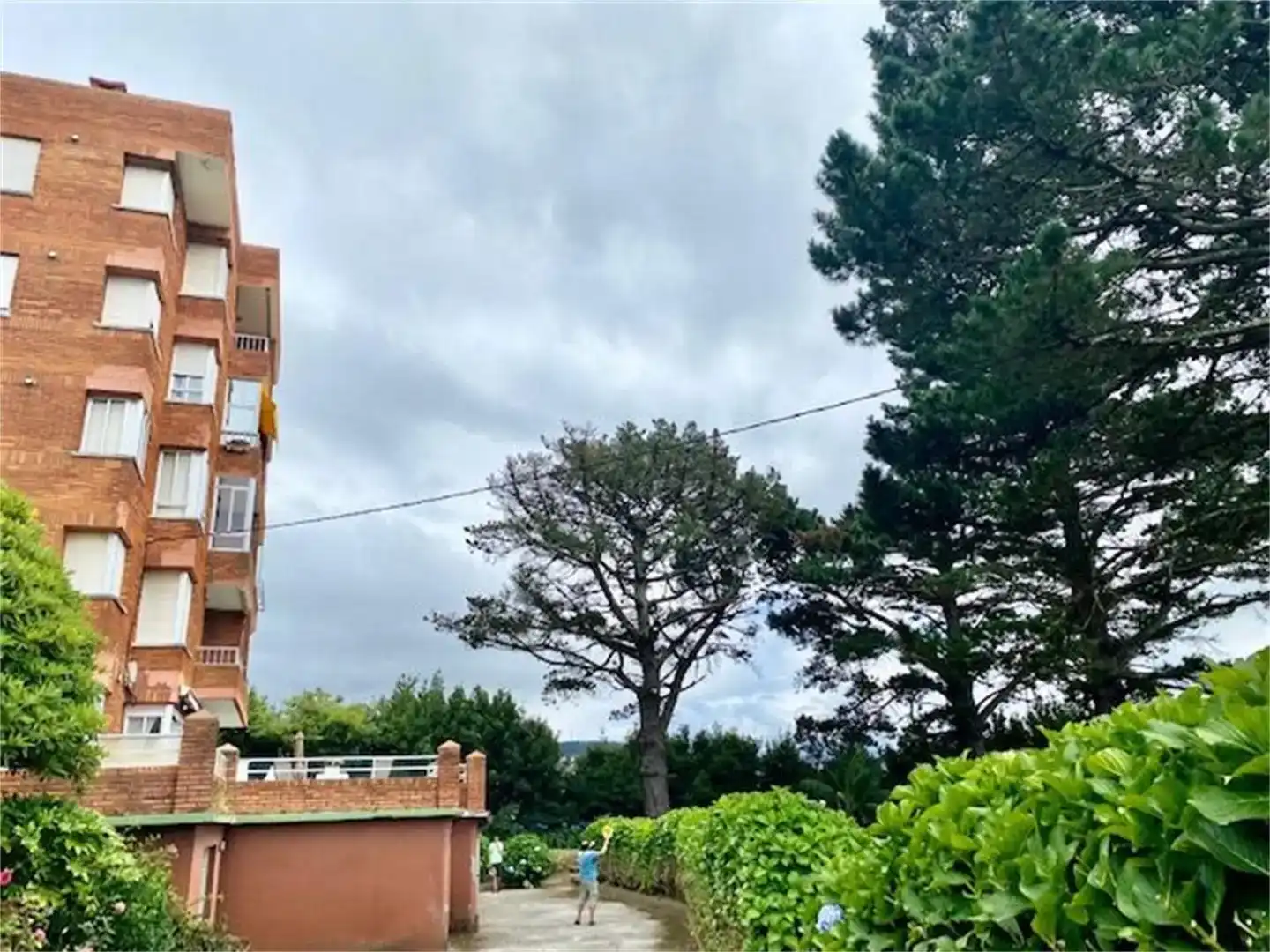 Außenansicht von Wohnungen zur Miete in Valdoviño mit Privatgarten, Parkett und Abstellraum