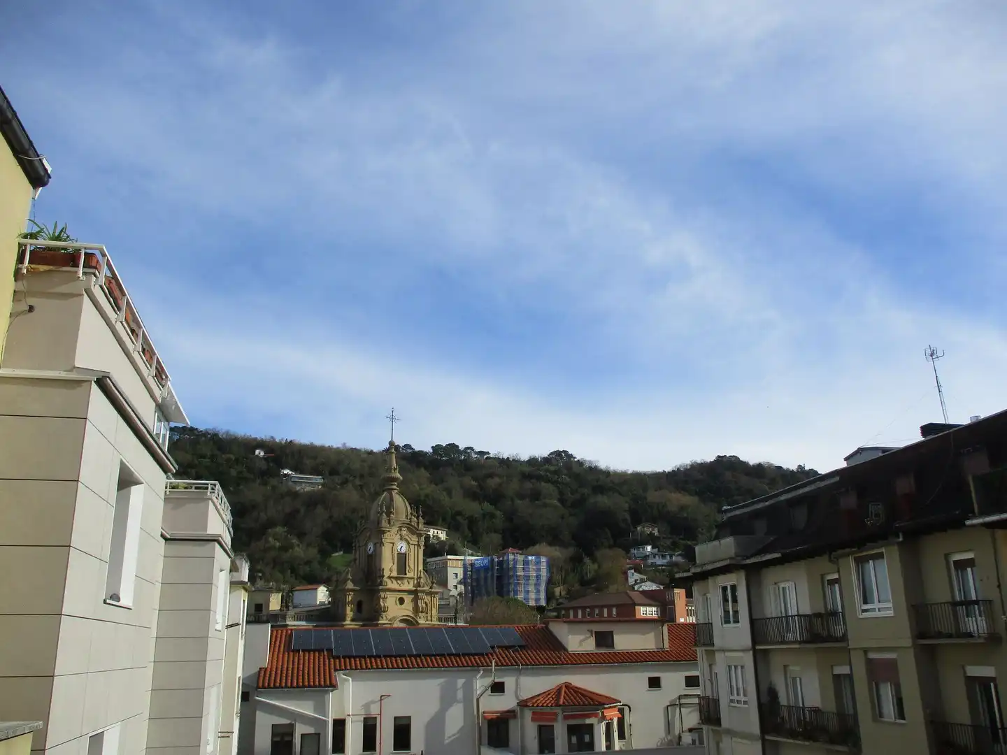 Vista exterior de Pis en venda en Donostia - San Sebastián  amb Calefacció i Terrassa