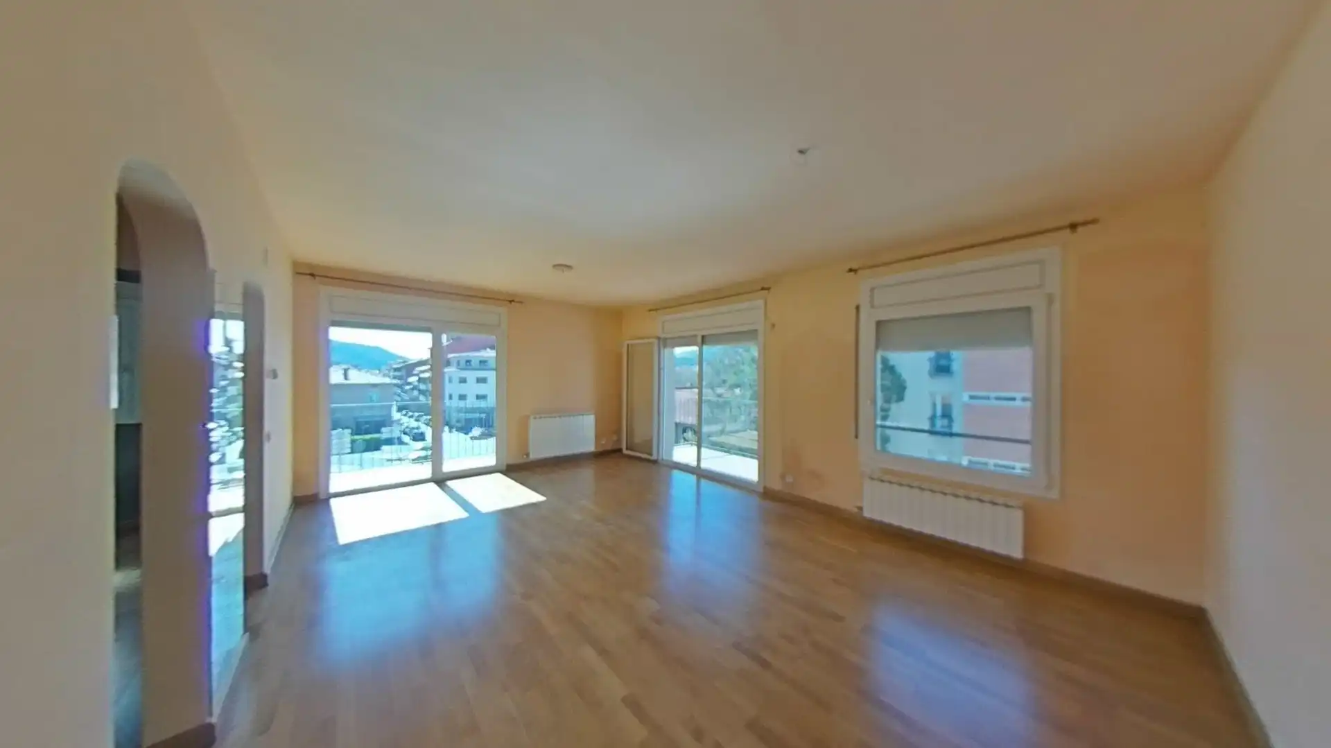 Sala de estar de Piso en venta en Sant Joan de les Abadesses con Trastero y Balcón