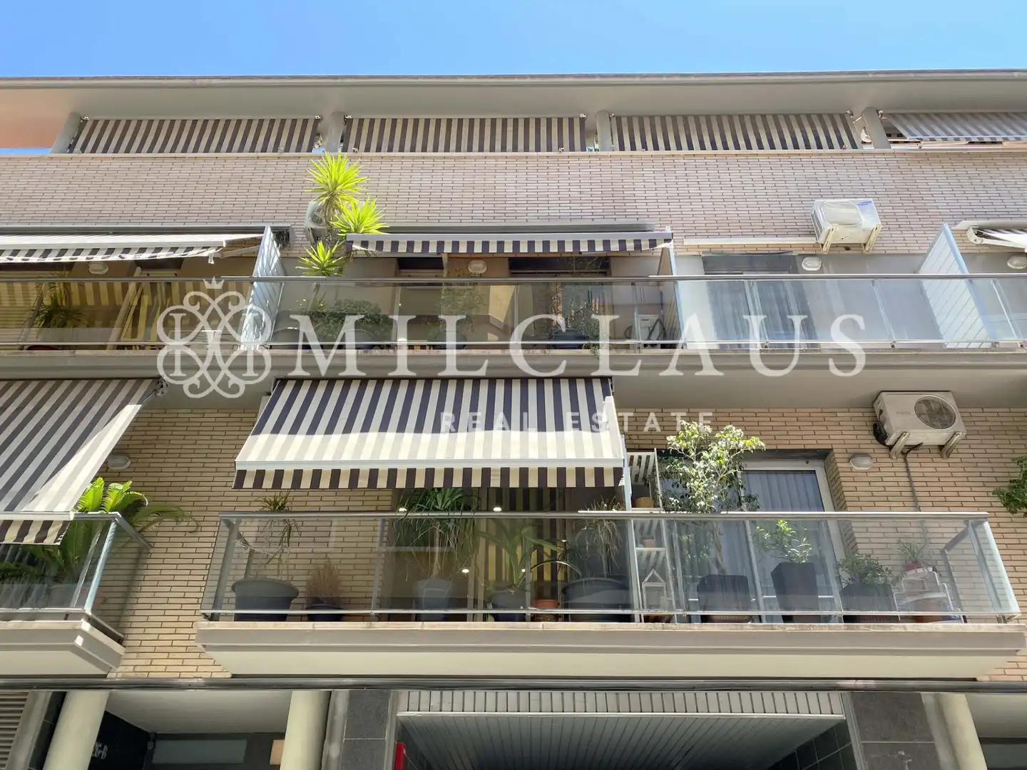 Terrasse von Einfamilien-Reihenhaus zum Verkauf in L'Hospitalet de Llobregat mit Klimaanlage, Heizung und Parkett