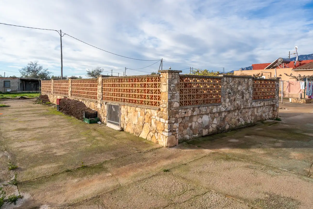 Country house zum Verkauf in Tortosa mit Privatgarten, Schwimmbad und Internet