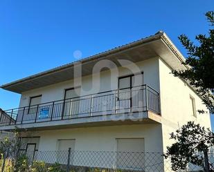 Vista exterior de Casa o xalet en venda en Las Omañas  amb Terrassa