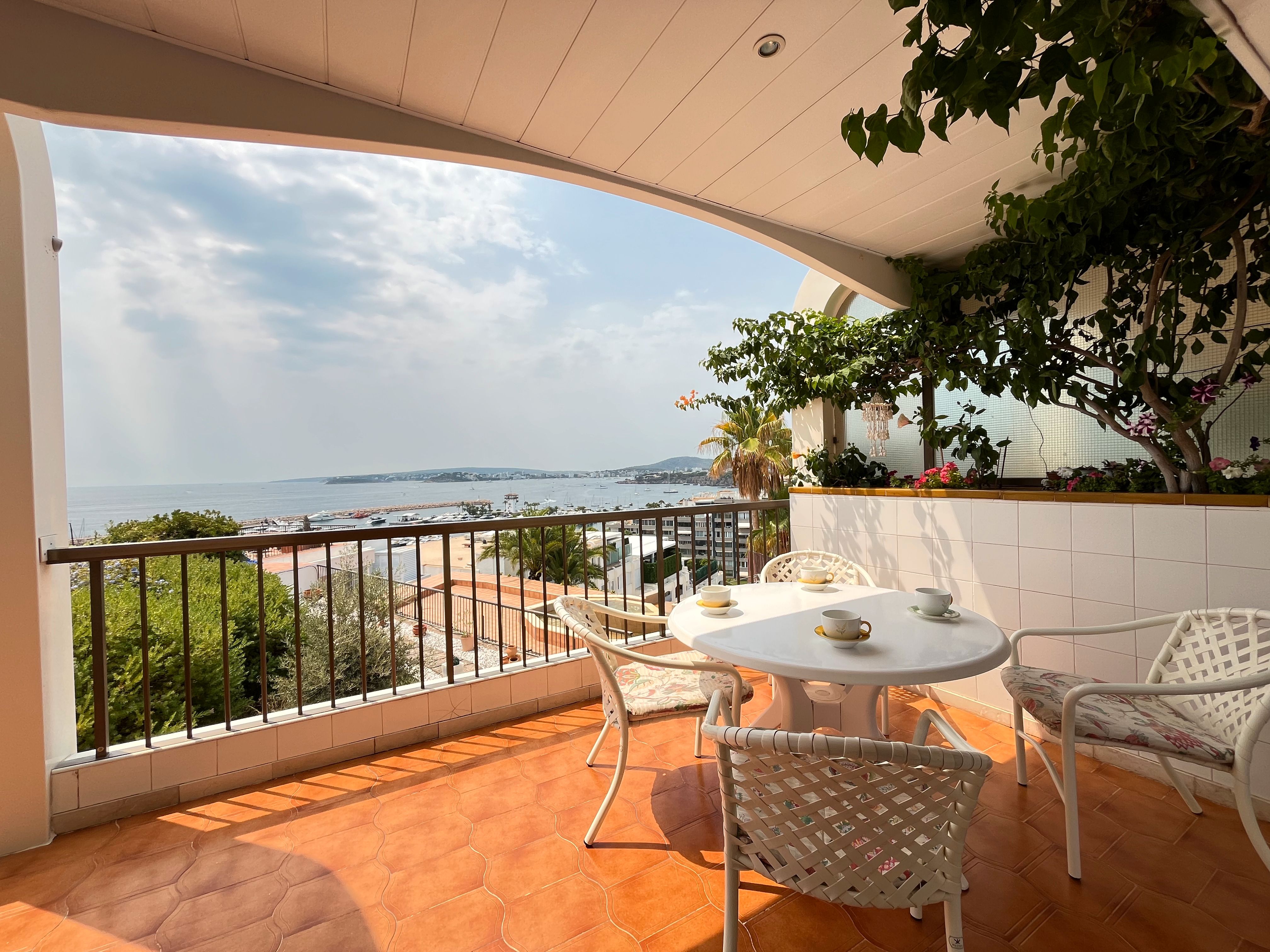 Terrassa de Apartament de lloguer en Calvià amb Aire condicionat, Piscina i Moblat