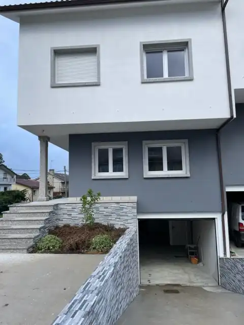Vista exterior de Casa o xalet de lloguer en Santiago de Compostela  amb Es permeten mascotes