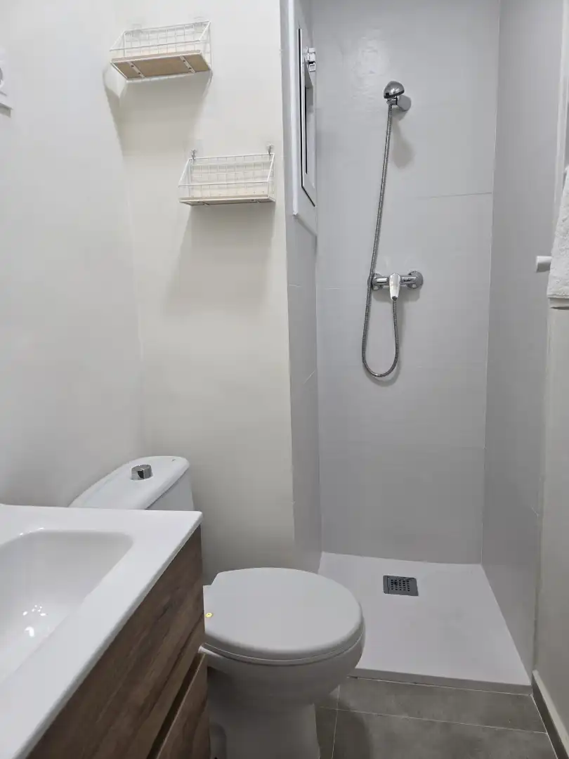 Bathroom of Flat for sale in L'Hospitalet de Llobregat  with Heating, Oven and Balcony