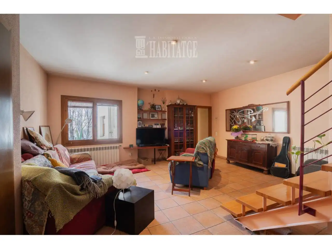 Sala de estar de Dúplex en venta en Vic con Calefacción, Terraza y Alarma