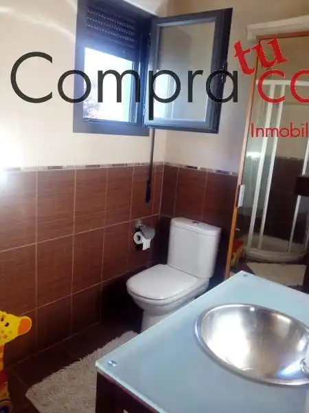 Bany de Casa o xalet en venda en Palazuelos de Eresma amb Calefacció, Jardí privat i Parquet