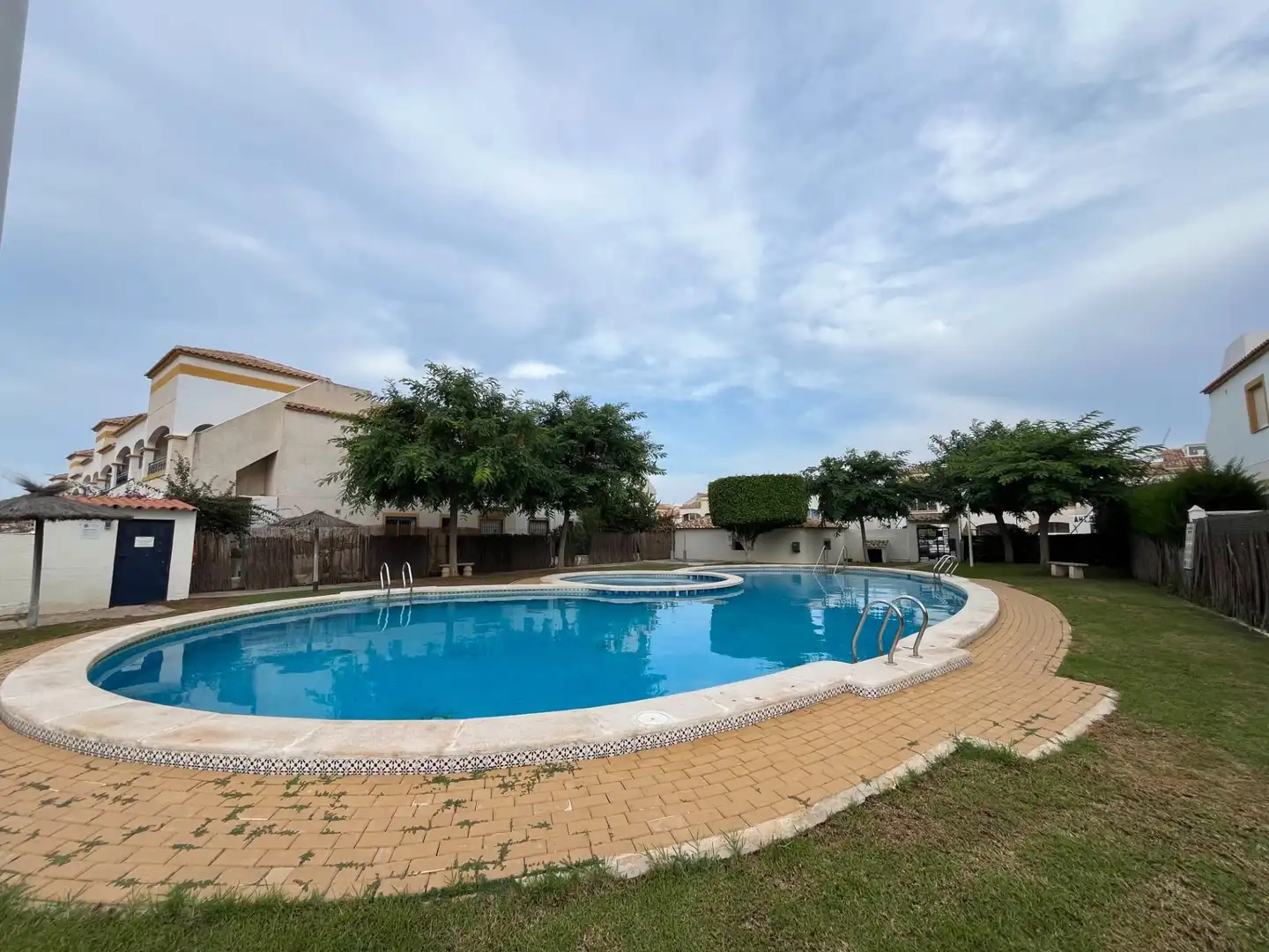 Bungalow amb piscina en venda a Avenida Avenida Escandinavia 72