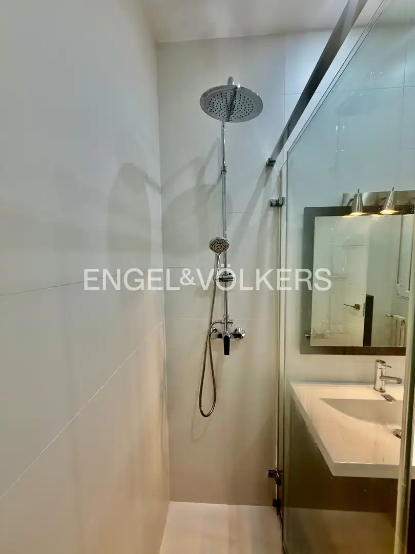 Badezimmer von Wohnung zur Miete in Madrid mit Heizung, Möbliert und Balkon