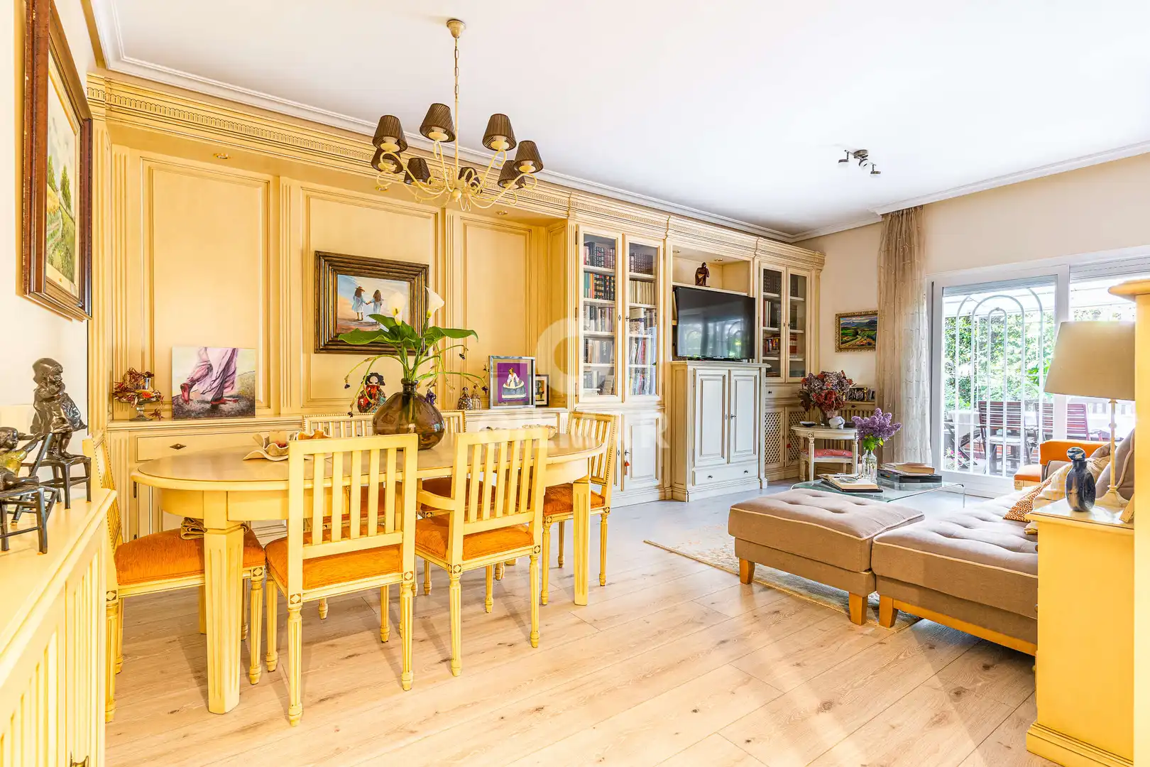 Living room of Ground floor for sale in Pozuelo de Alarcón  with Heating, Private garden and Storage room