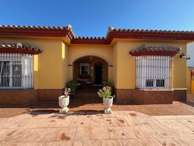 Exterior view of House or chalet for sale in Chiclana de la Frontera  with Private garden and Terrace