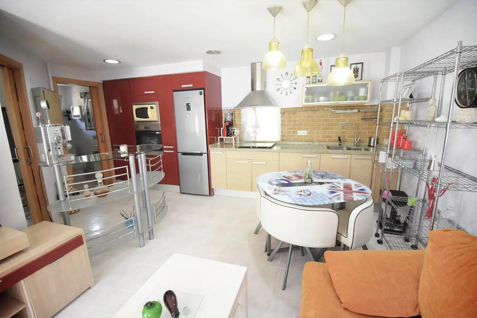 Küche von Erdgeschoss zum Verkauf in El Campello mit Klimaanlage, Privatgarten und Terrasse
