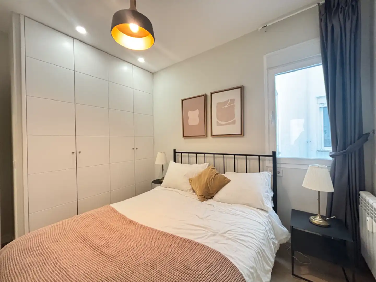 Bedroom of Flat for rent in Madrid  with Air Conditioner, Heating and Furnished