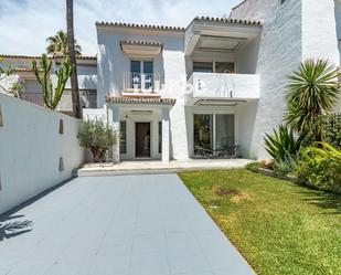 Exterior view of Single-family semi-detached for sale in Marbella  with Air Conditioner, Terrace and Swimming Pool