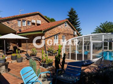 Villa con piscina in vendita a La Canaleja