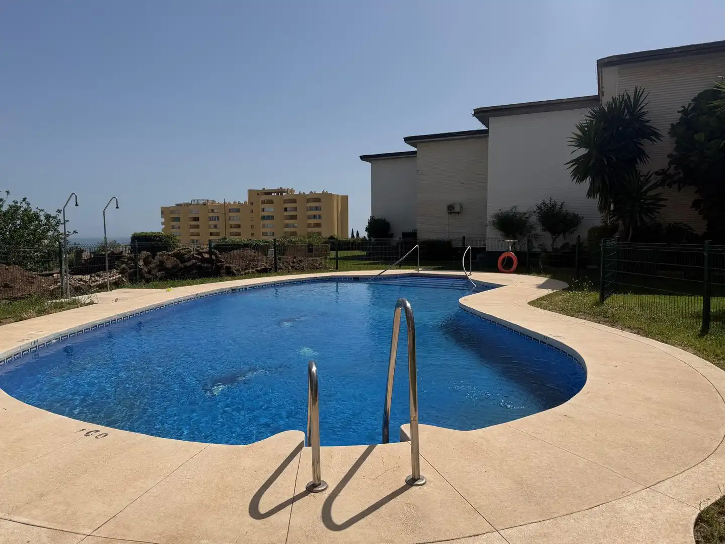 Piscina de Apartament en venda en Torremolinos amb Traster, Balcó i Piscina comunitària