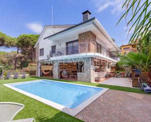 Vista exterior de Casa o xalet de lloguer en Llinars del Vallès amb Aire condicionat, Terrassa i Piscina